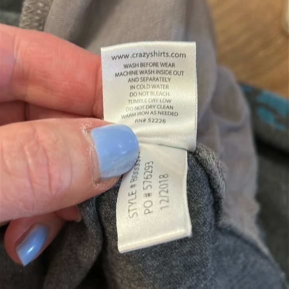 Crazy Shirts Women’s Gray Long Sleeve Hoodie Hooded T-Shirt Sz M Hawaii Turtle - Picture 9 of 13